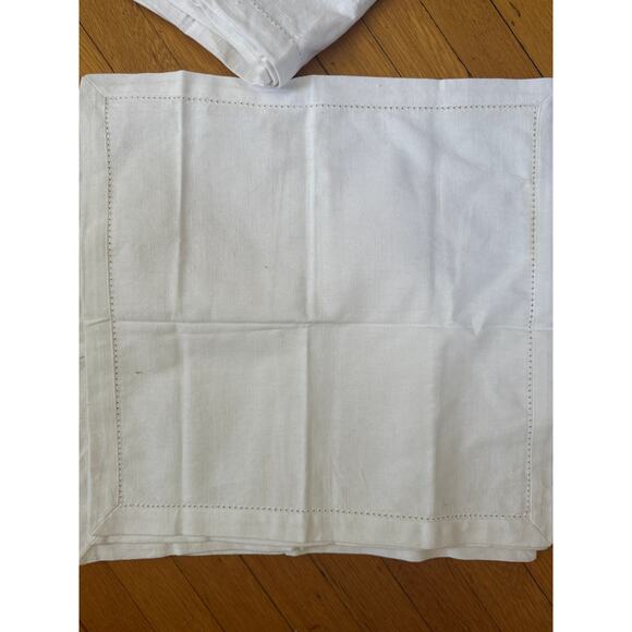 White 4 Pcs Linen Embroidered Table Napkins - NO TARIFFs!!! Ready To Ship! - Picture 3 of 4